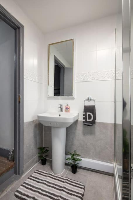 2A - Bright & Airy 2 Bed Flat - 20 Mins To Central 런던 외부 사진